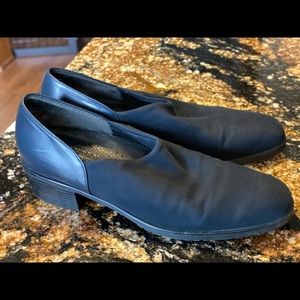 2 pairs Munro size 10N shoes